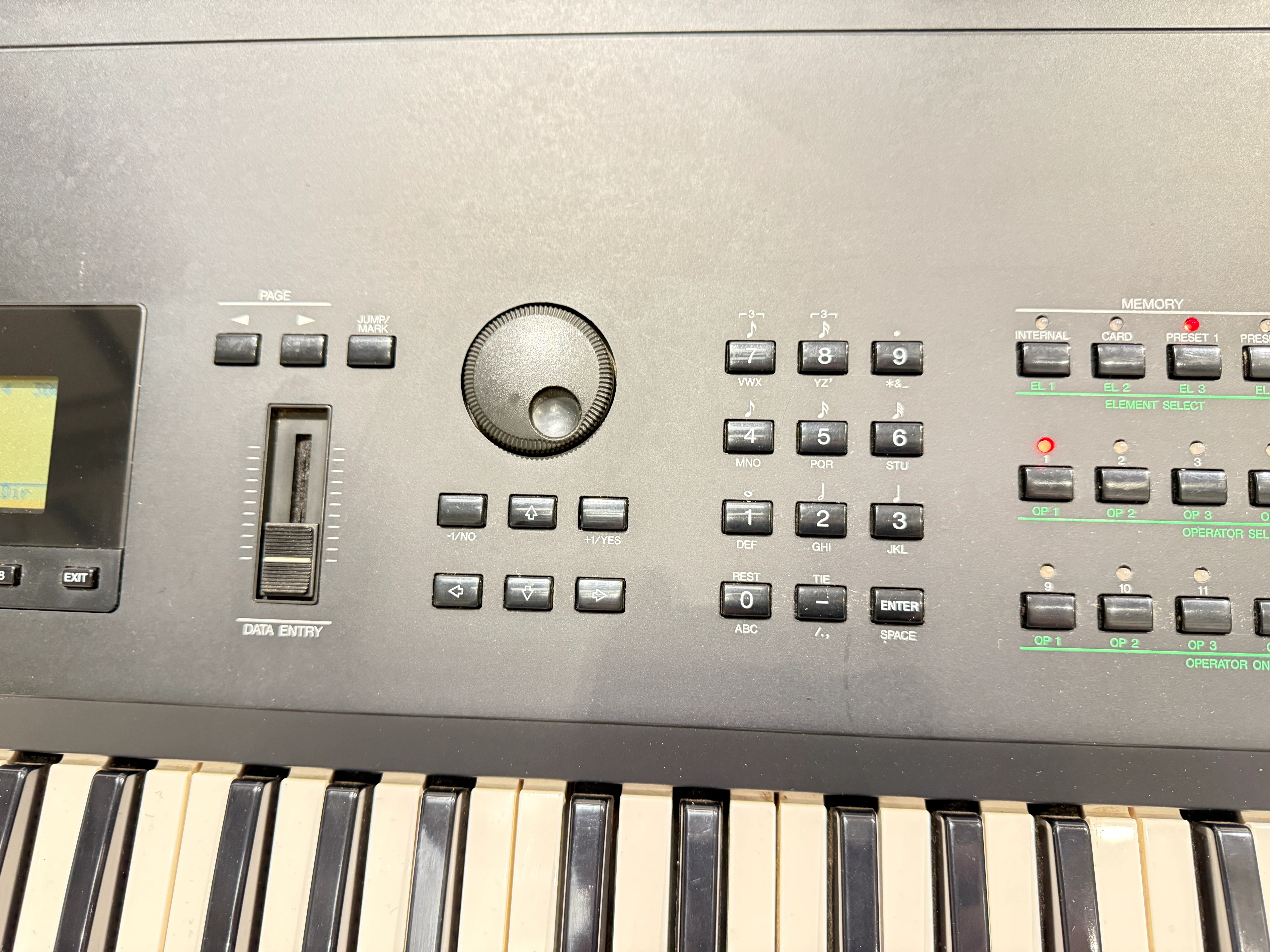 Yamaha SY99 Keyboard Synthesiser - Image 9