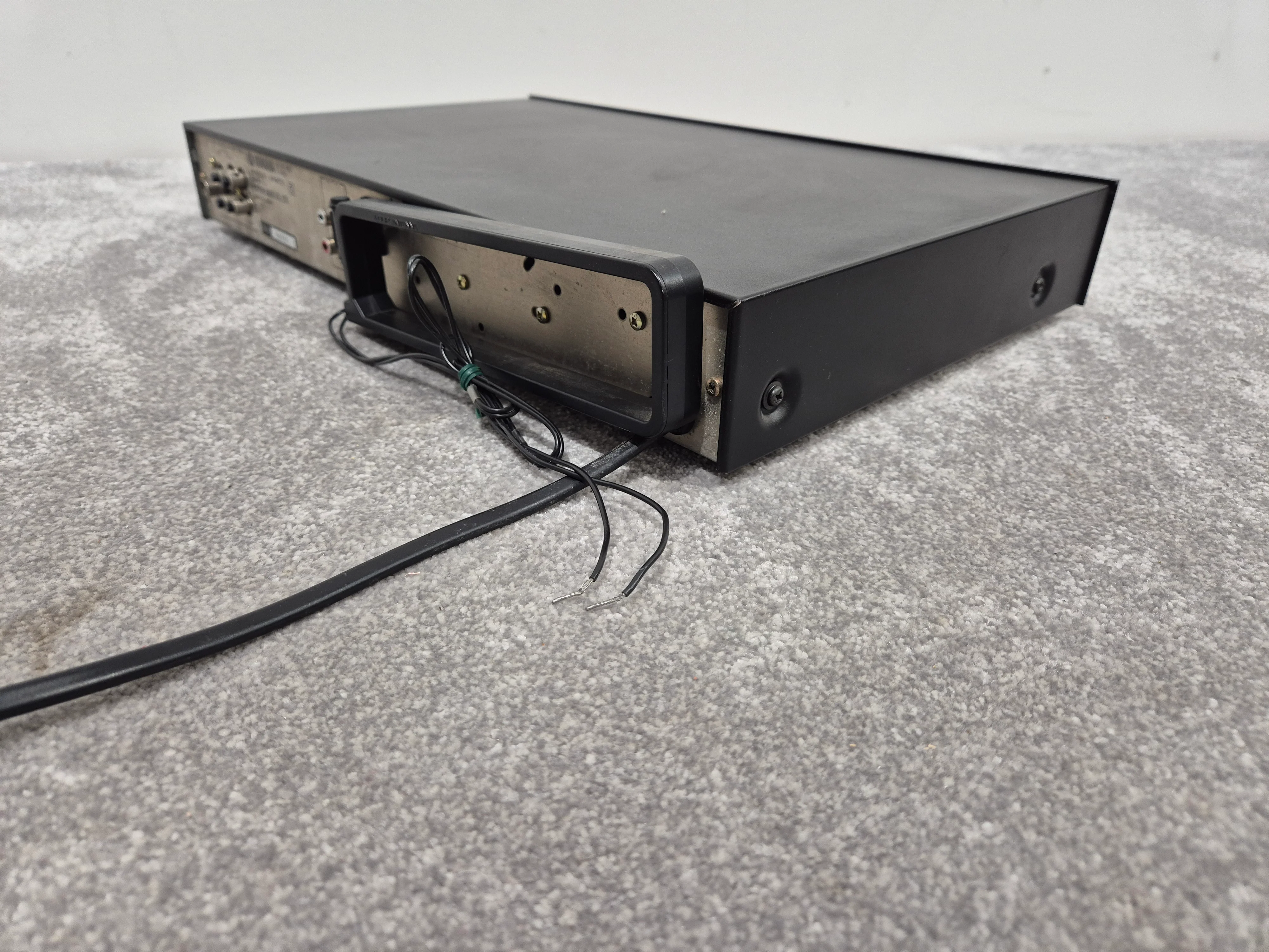 Yamaha T-300 - 1983 AM/FM Stereo Tuner - Vintage Audio Excellence - Excellent w/ Power Supply & Tuner aerial and cables - Image 5