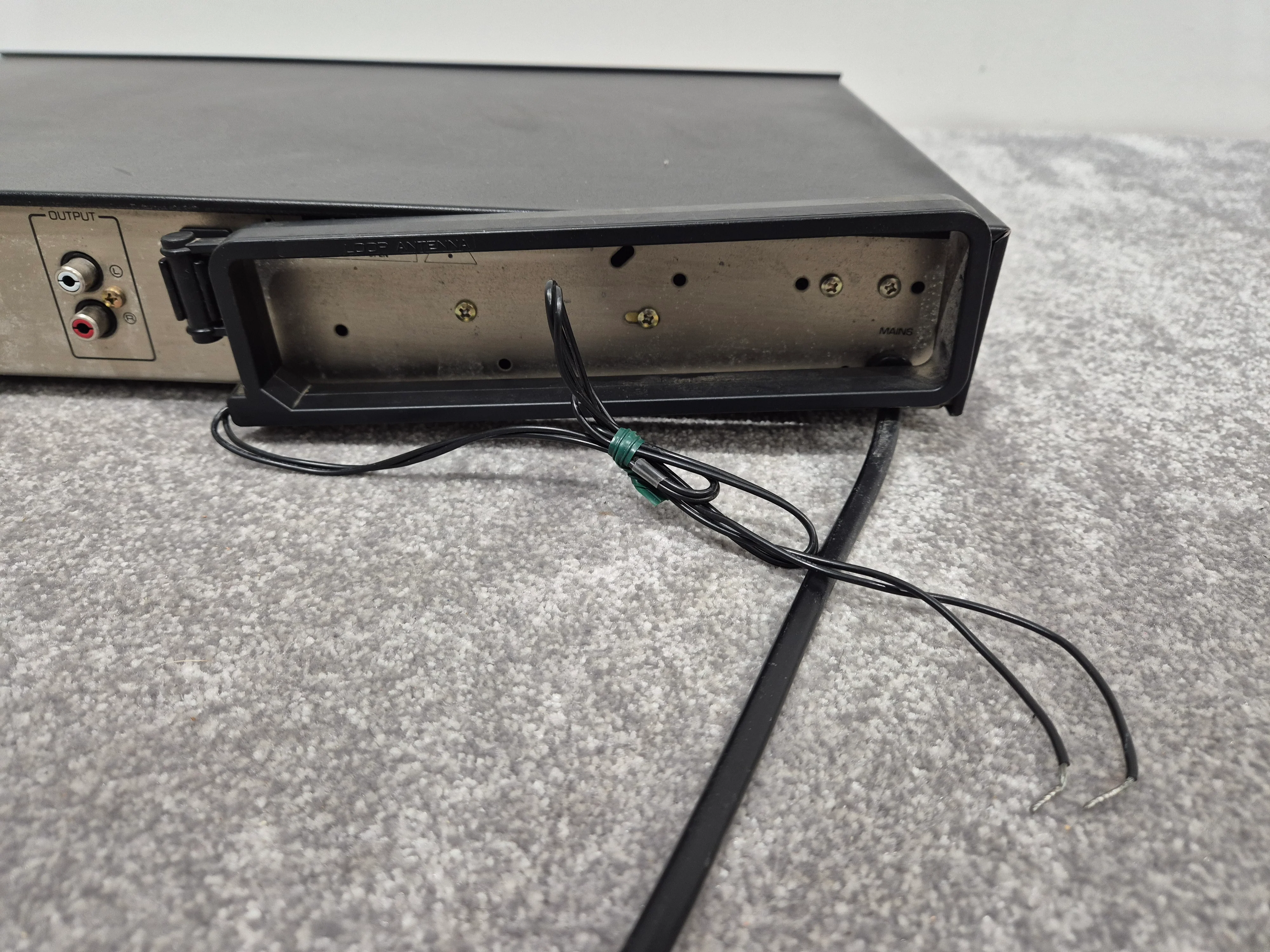 Yamaha T-300 - 1983 AM/FM Stereo Tuner - Vintage Audio Excellence - Excellent w/ Power Supply & Tuner aerial and cables - Image 6