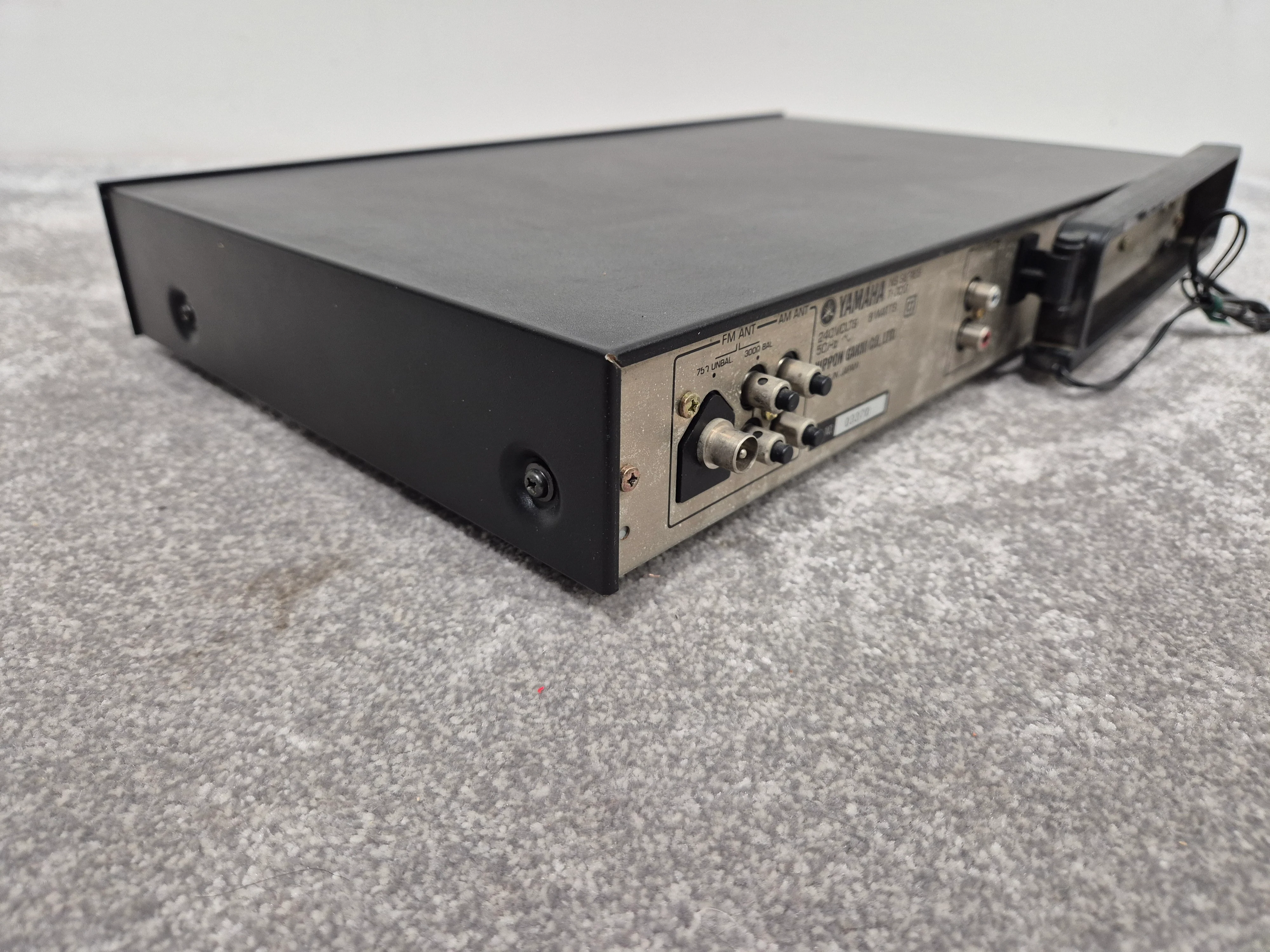 Yamaha T-300 - 1983 AM/FM Stereo Tuner - Vintage Audio Excellence - Excellent w/ Power Supply & Tuner aerial and cables - Image 8