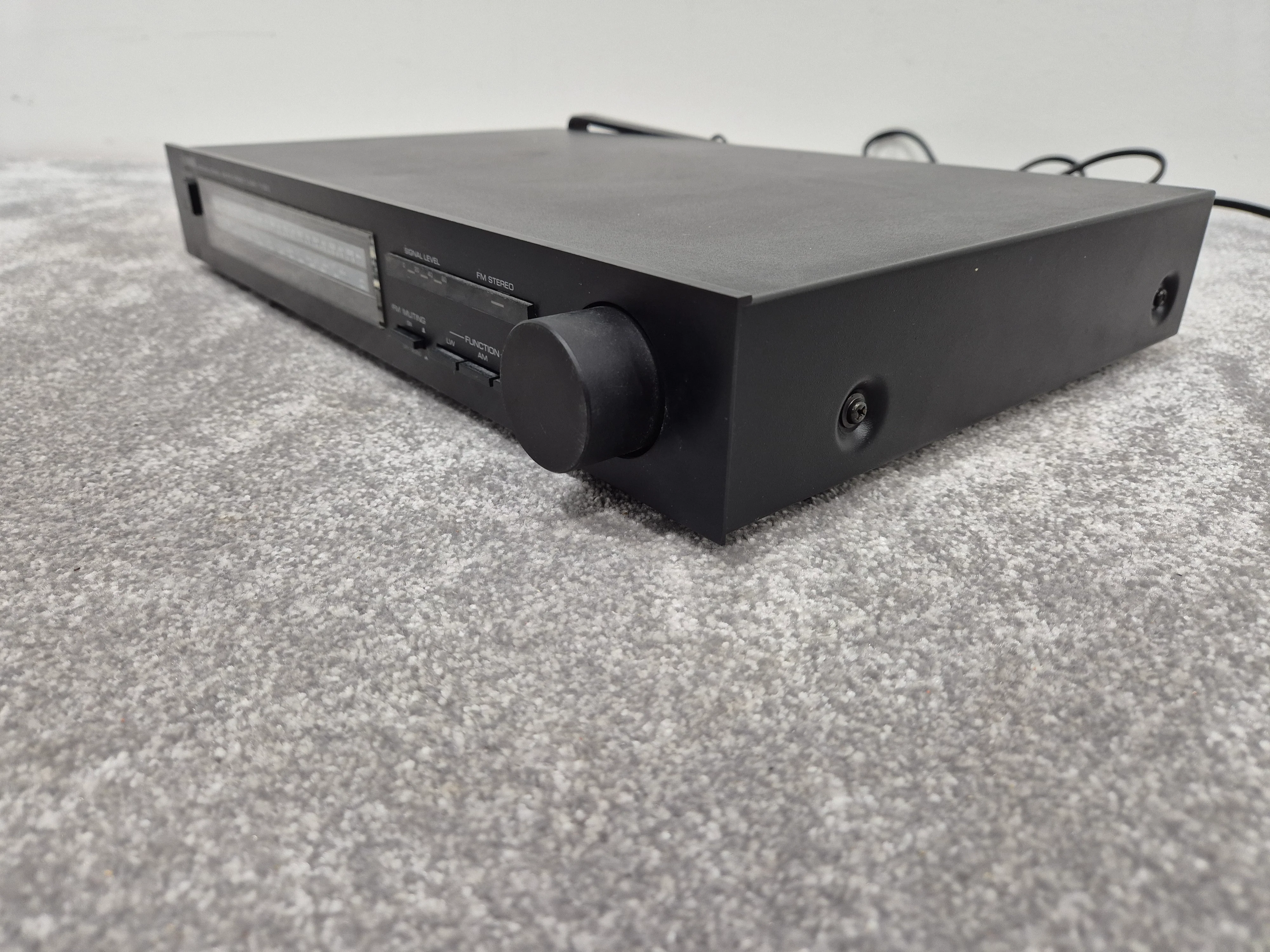 Yamaha T-300 - 1983 AM/FM Stereo Tuner - Vintage Audio Excellence - Excellent w/ Power Supply & Tuner aerial and cables - Image 9