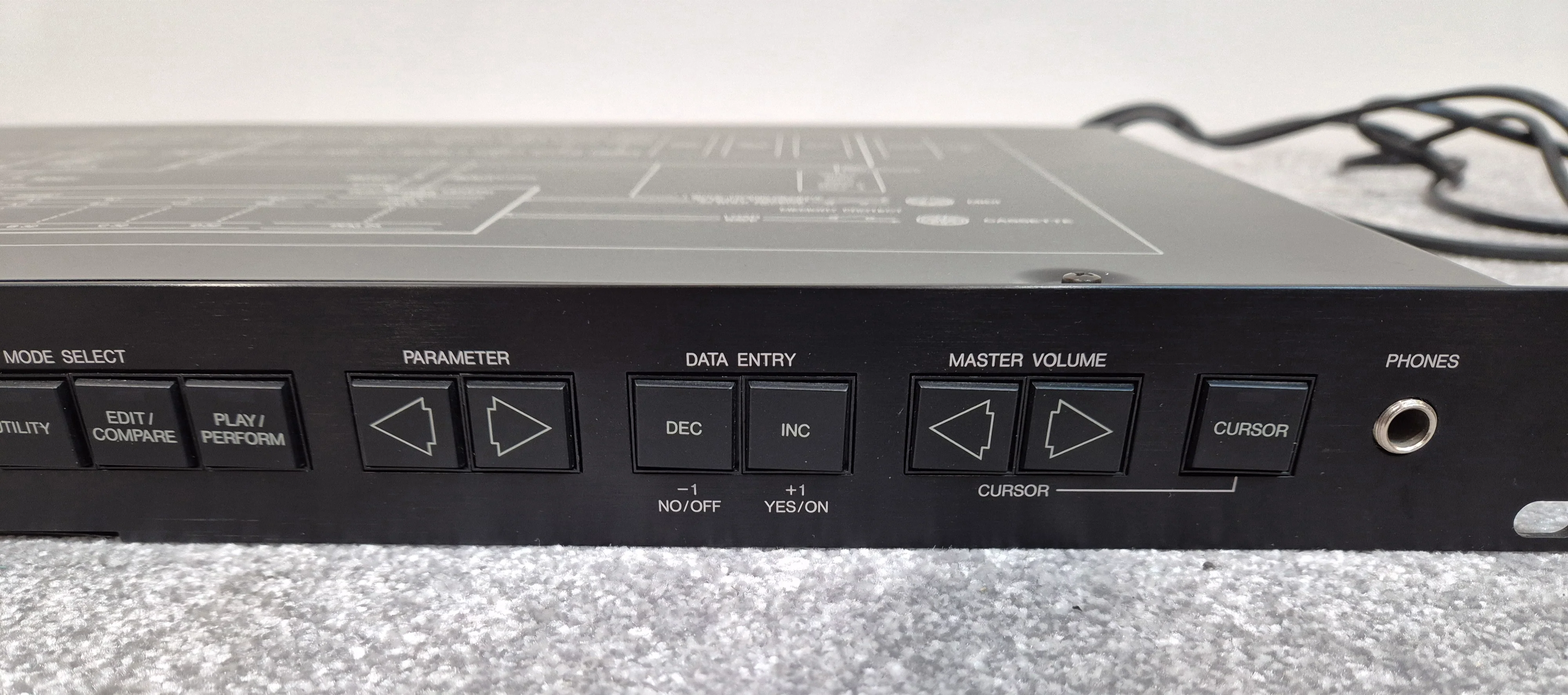 Yamaha TX81Z - Rack Mounted Frequency Modulation Music Synthesizer - Image 3