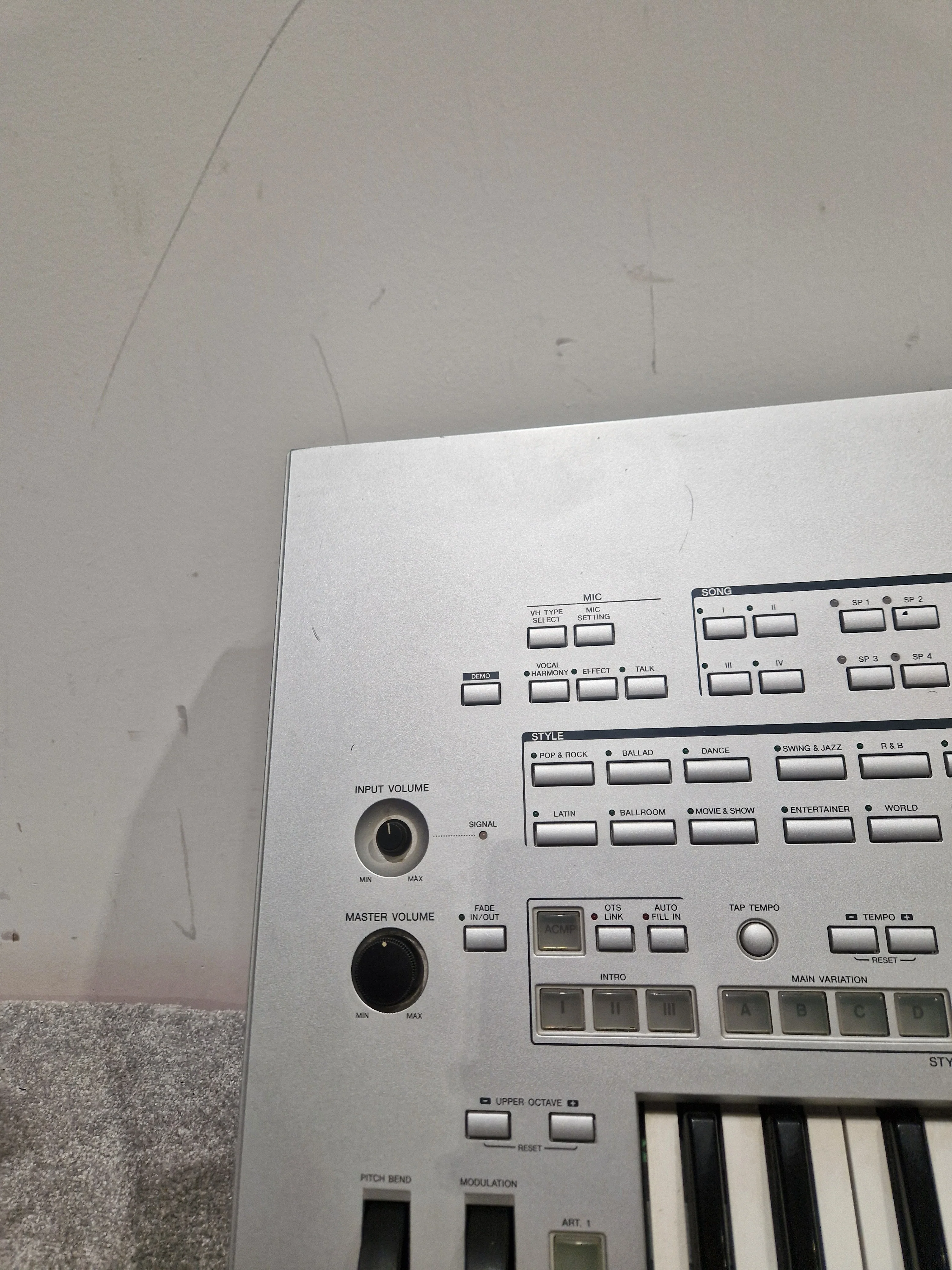 Yamaha Tyros 3 - Digital Workstation Keyboard - White/Silver - Excellent - Image 20