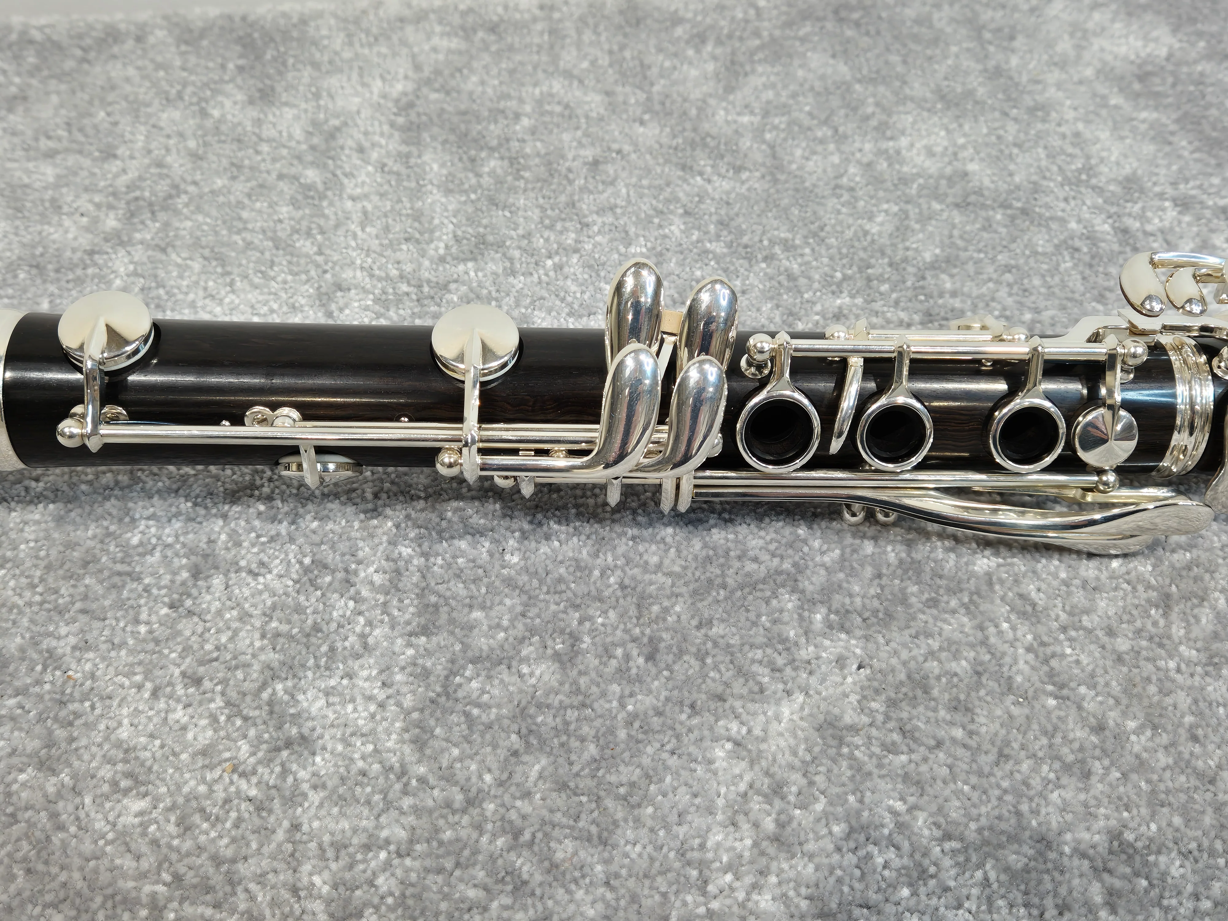 Yamaha YCL-650 Bb Clarinet + Hard Case and Yamaha Soft Bag - Image 3