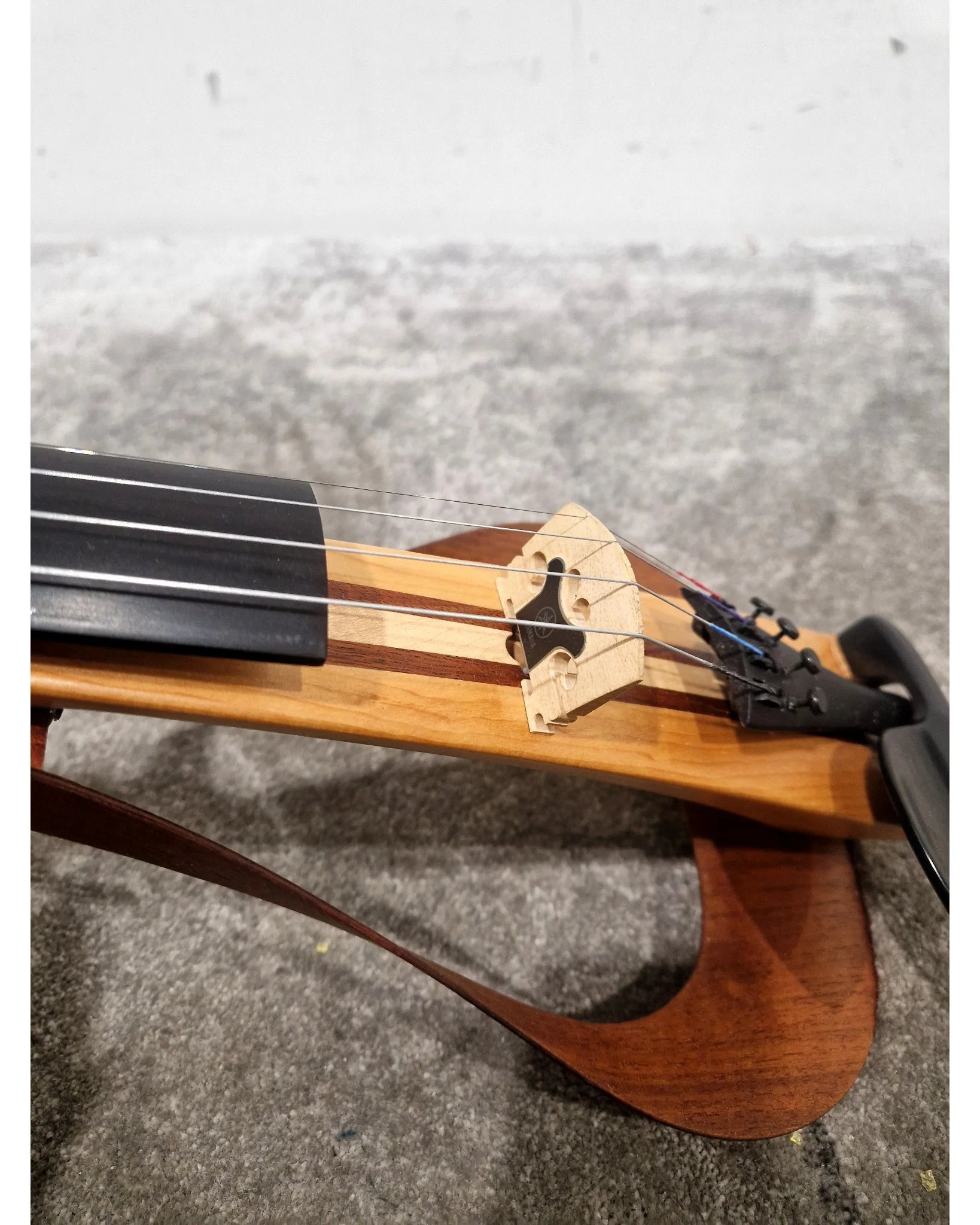 Yamaha YEV104 NT - Electric Violin - Mint w/ Box No Bow - Image 5