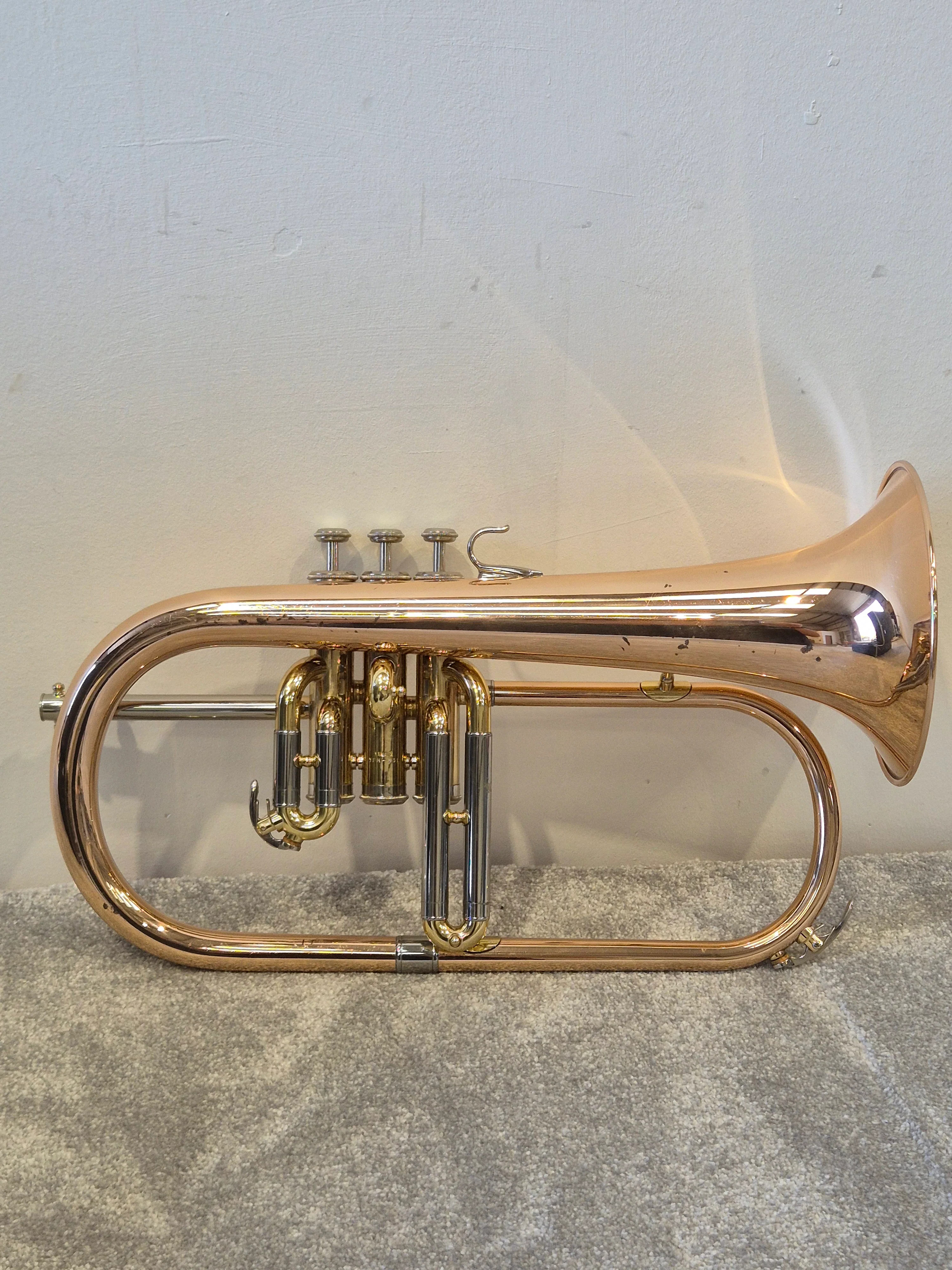 Yamaha YFH-631 - Professional Bb Flugelhorn w/ Hard Case - Image 2