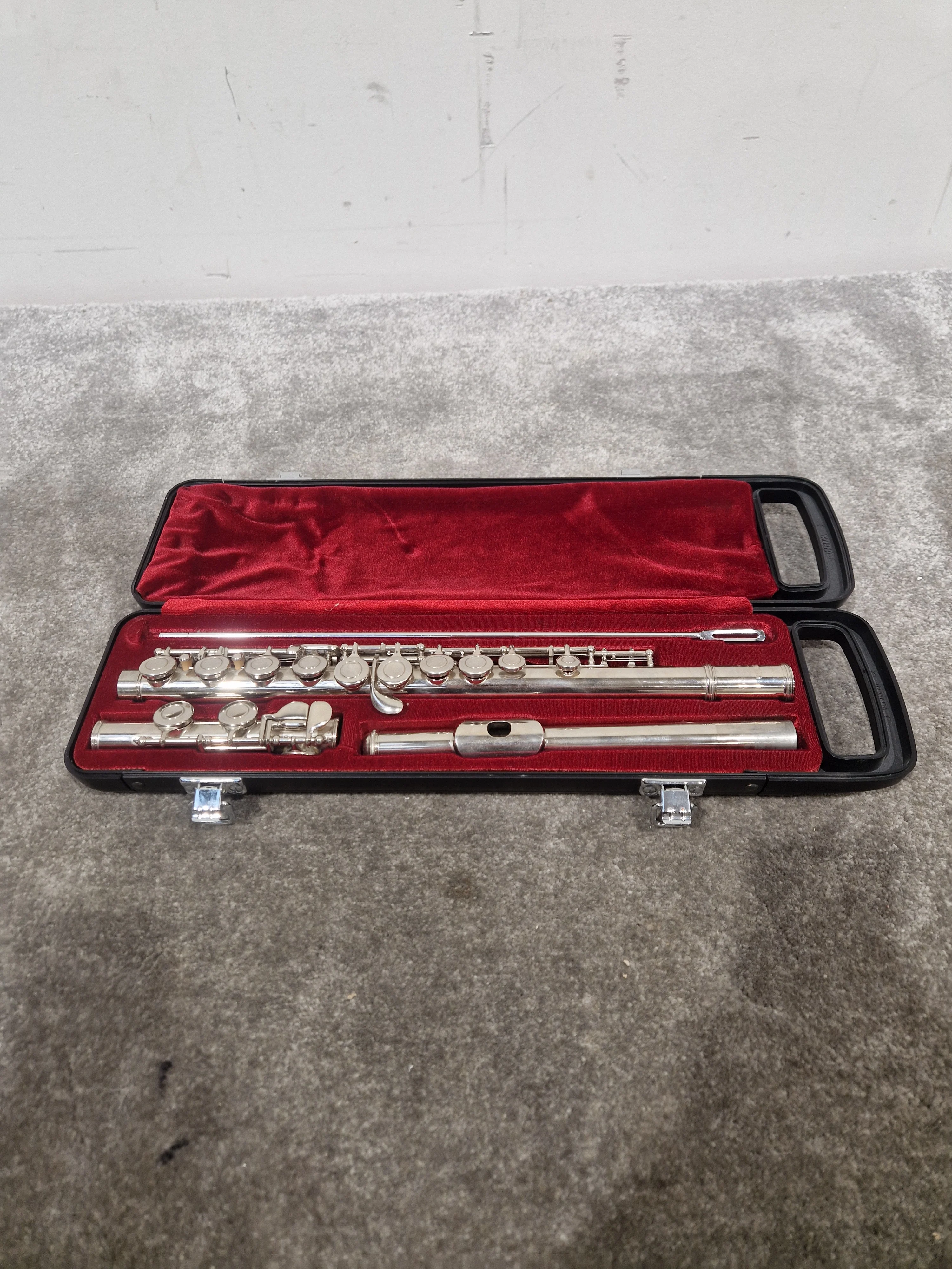 Yamaha YFL22IN Japanese Flute - Professional Concert Quality - Excellent w/ Hard Case - Image 6