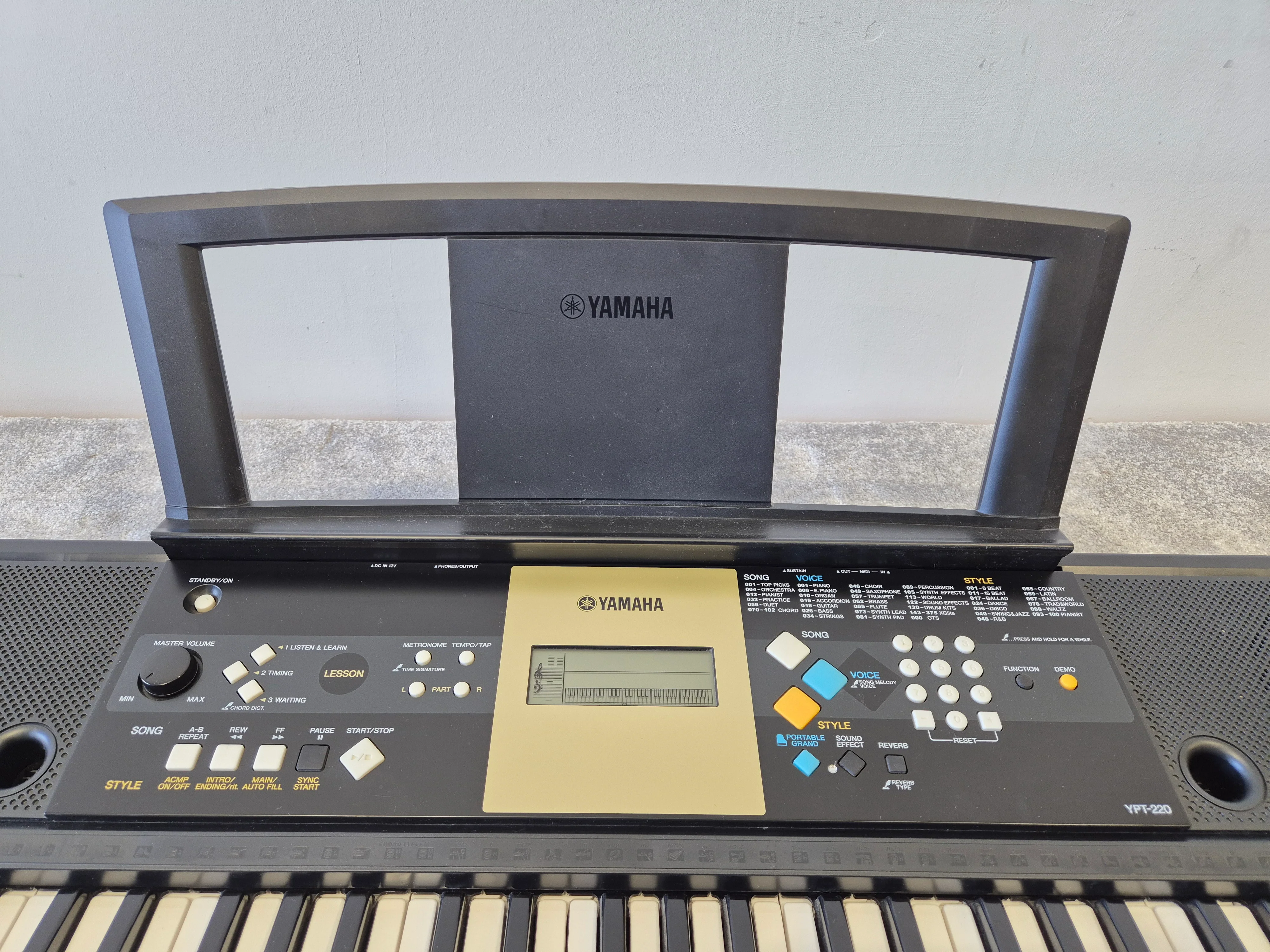 Yamaha YPT-220 - 61-key Musical Keyboard w/ Original Box - Image 15