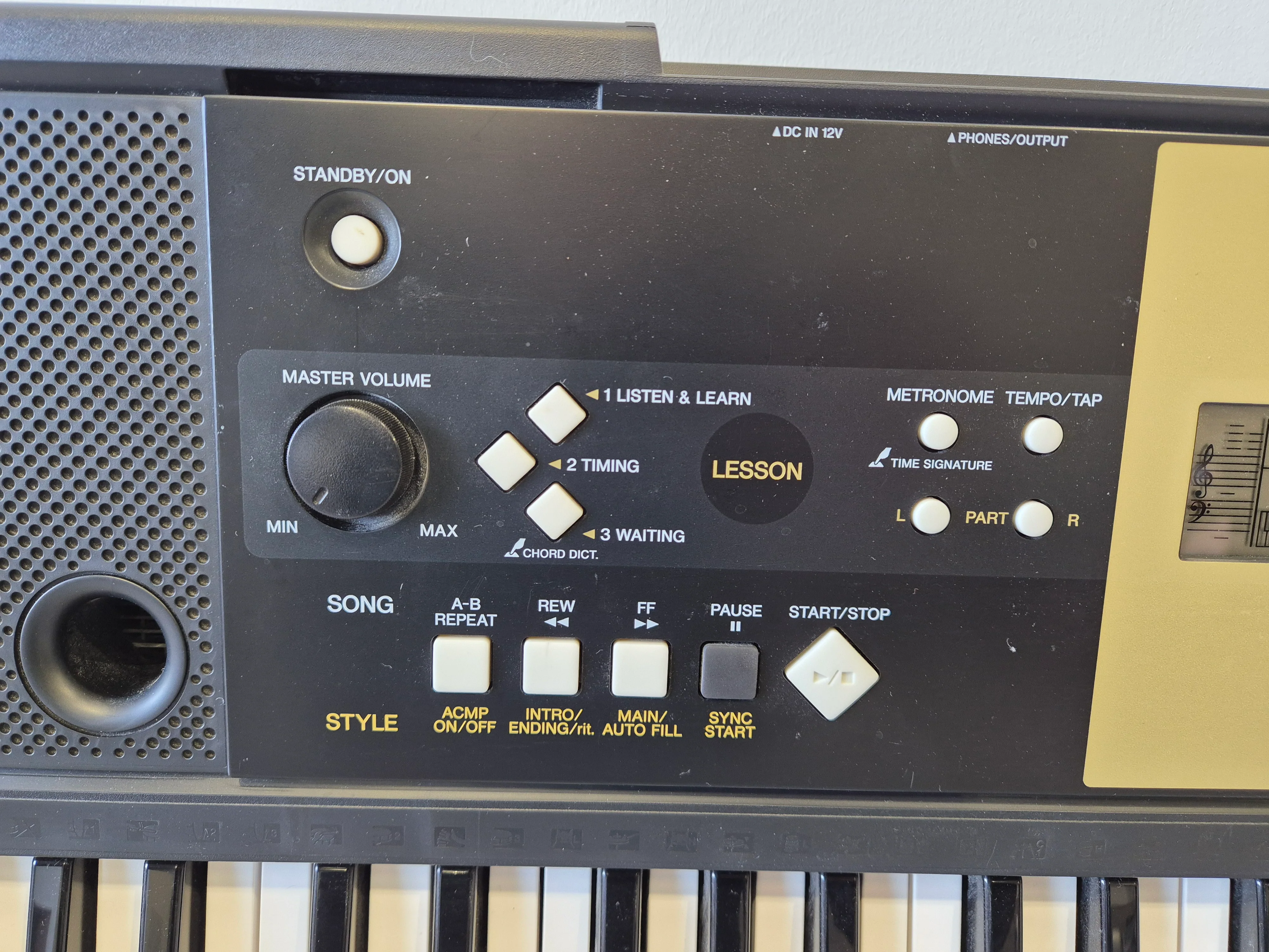 Yamaha YPT-220 - 61-key Musical Keyboard w/ Original Box - Image 2