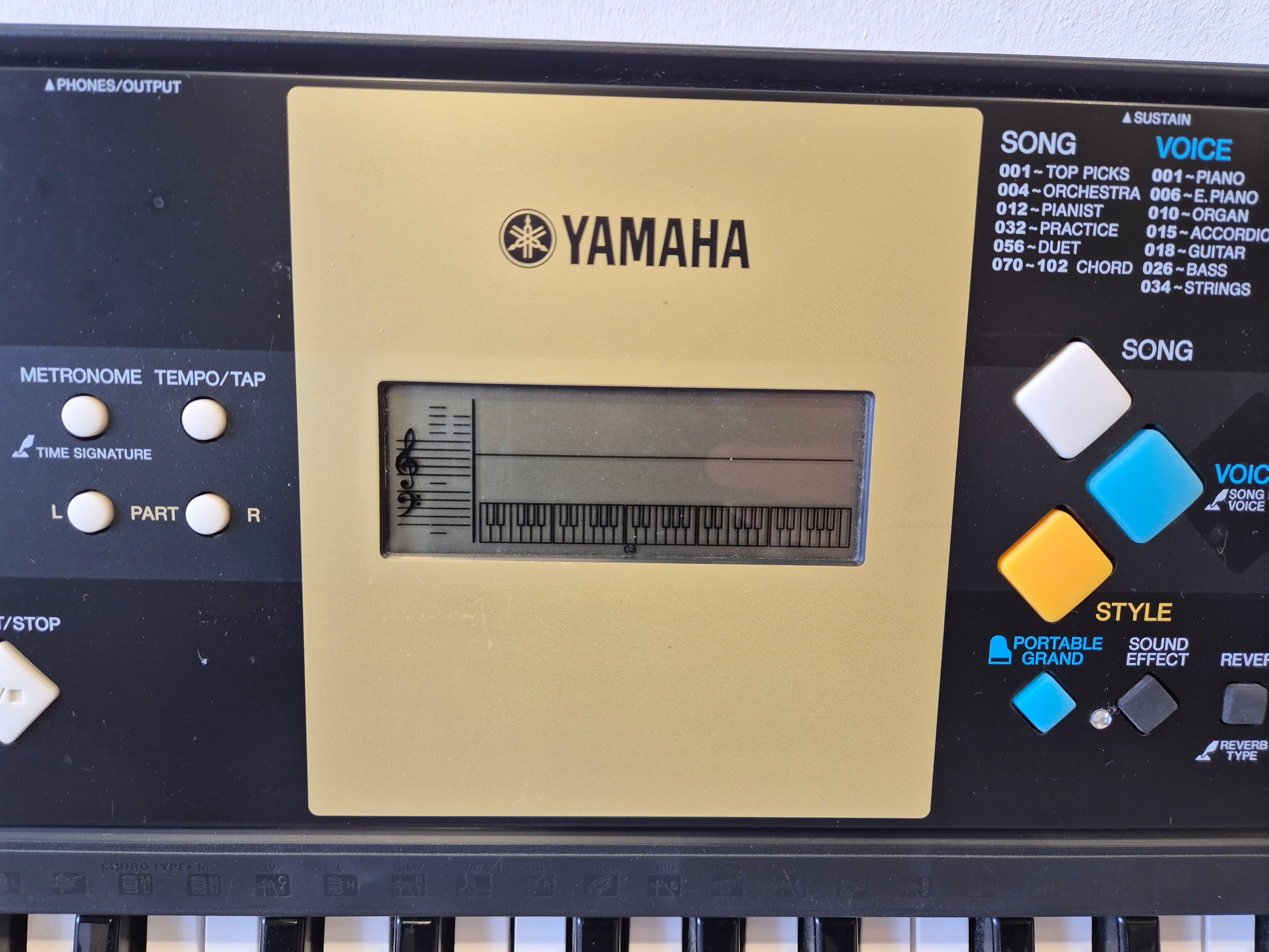 Yamaha YPT-220 - 61-key Musical Keyboard w/ Original Box - Image 4