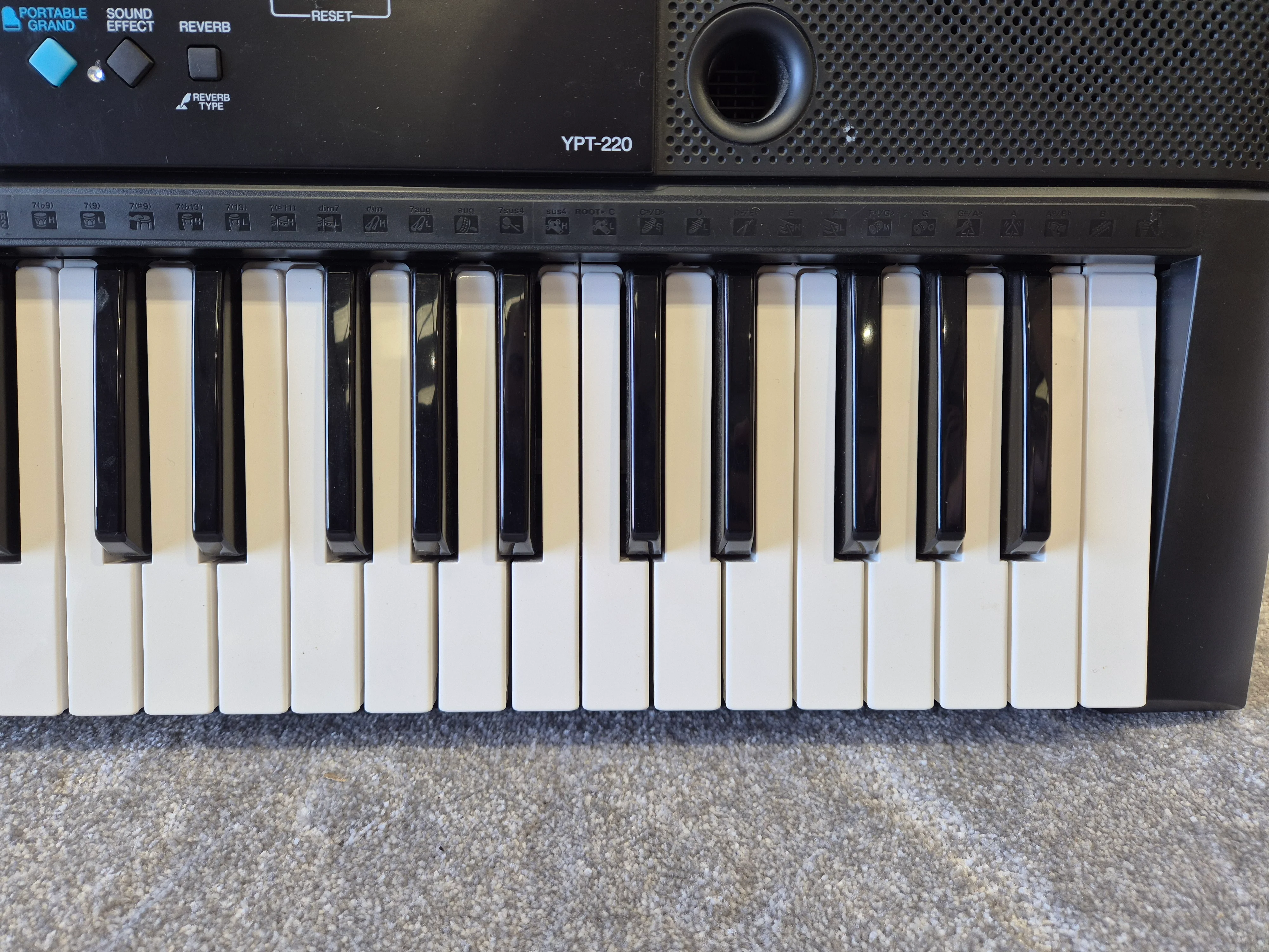 Yamaha YPT-220 - 61-key Musical Keyboard w/ Original Box - Image 7