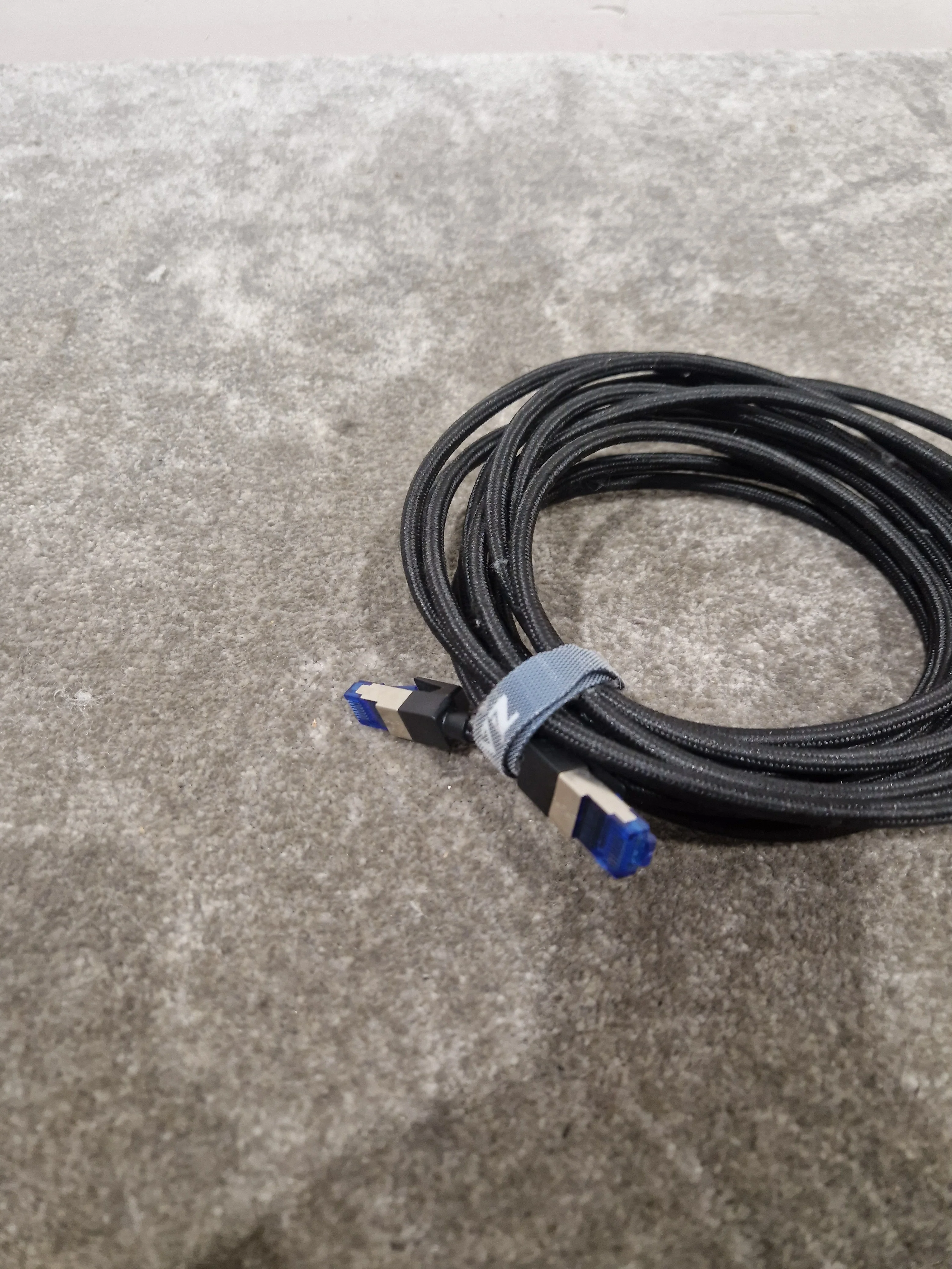 Zacro Ethernetc able 5m high qaulity - Excellent - Image 5