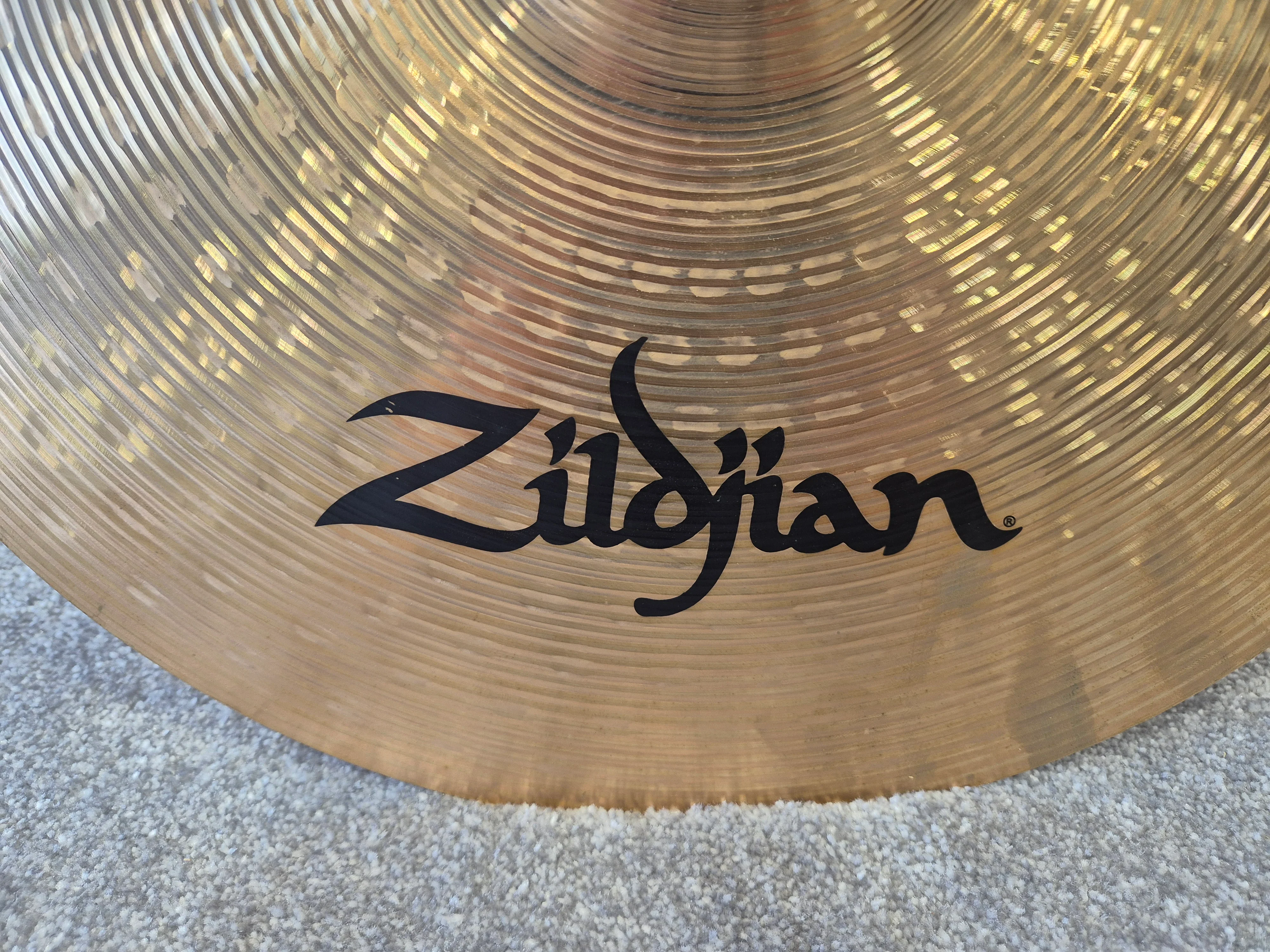 Zildjian ZHT 16-inch Medium Thin Crash Cymbal - Image 3