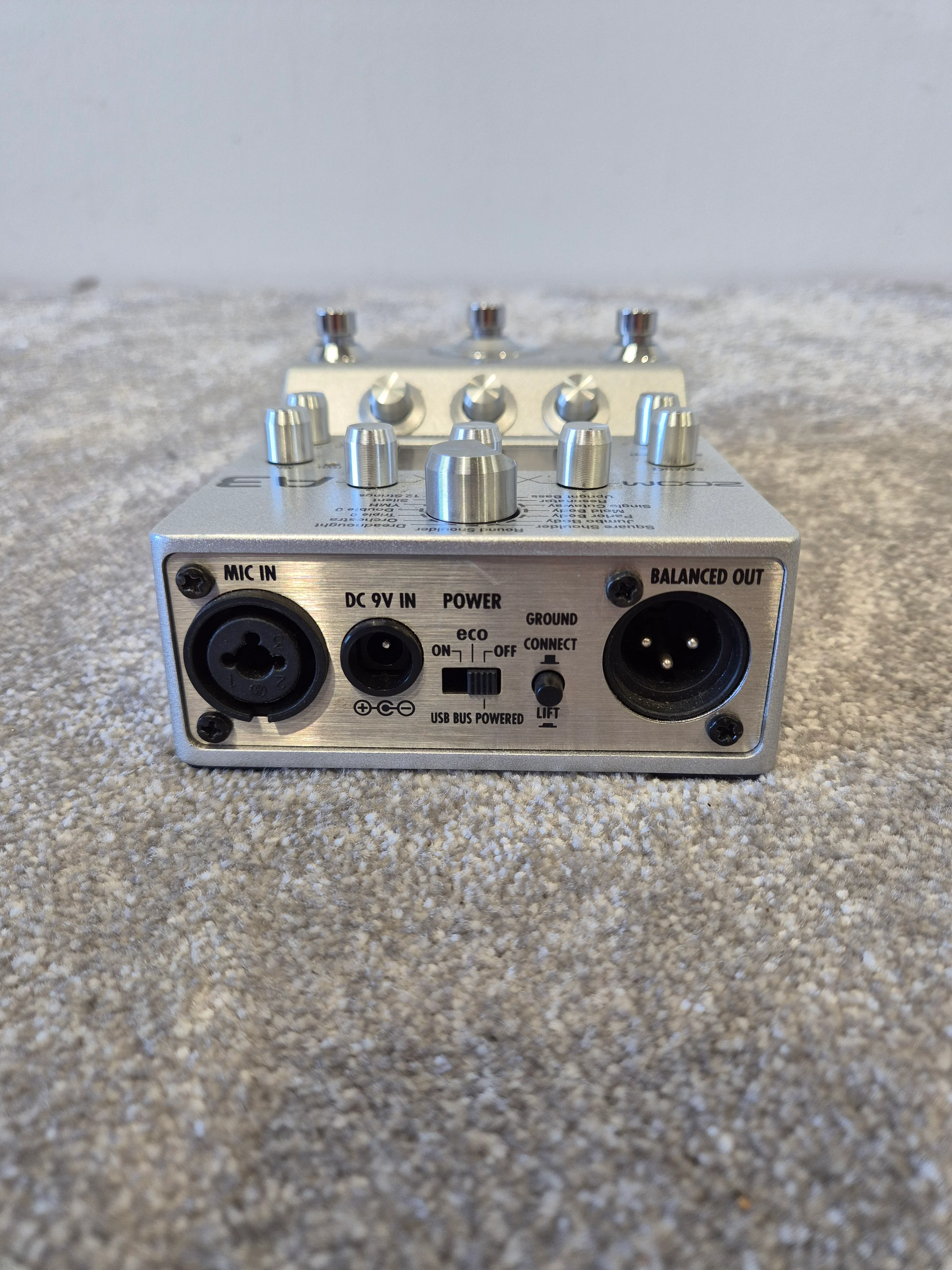 Zoom A3 Pre-Amp & Effects Pedal for Acoustic Guitar - Image 3