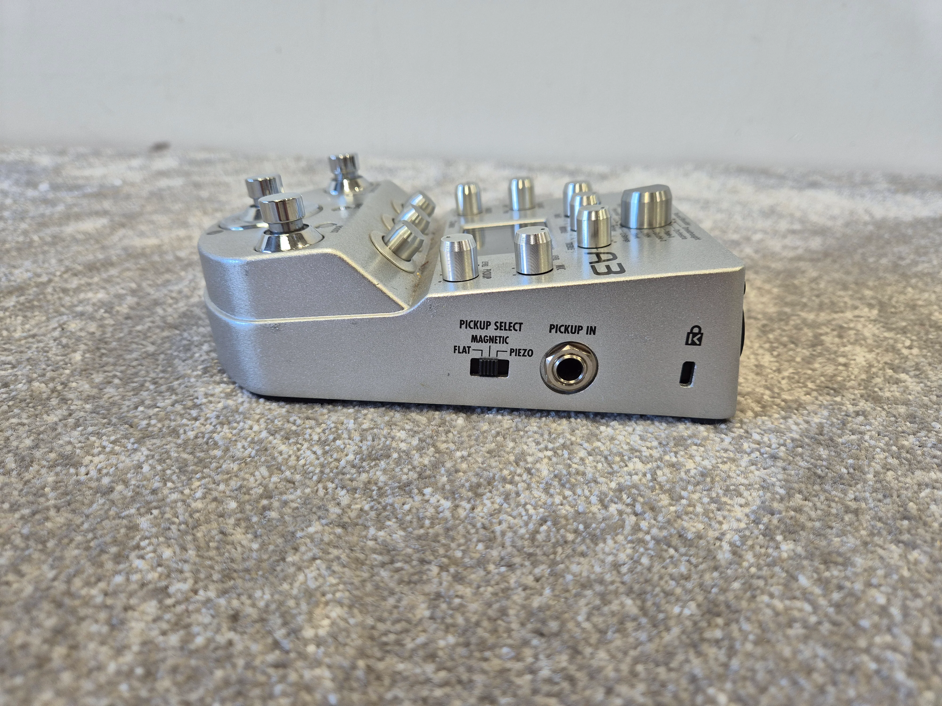 Zoom A3 Pre-Amp & Effects Pedal for Acoustic Guitar - Image 4