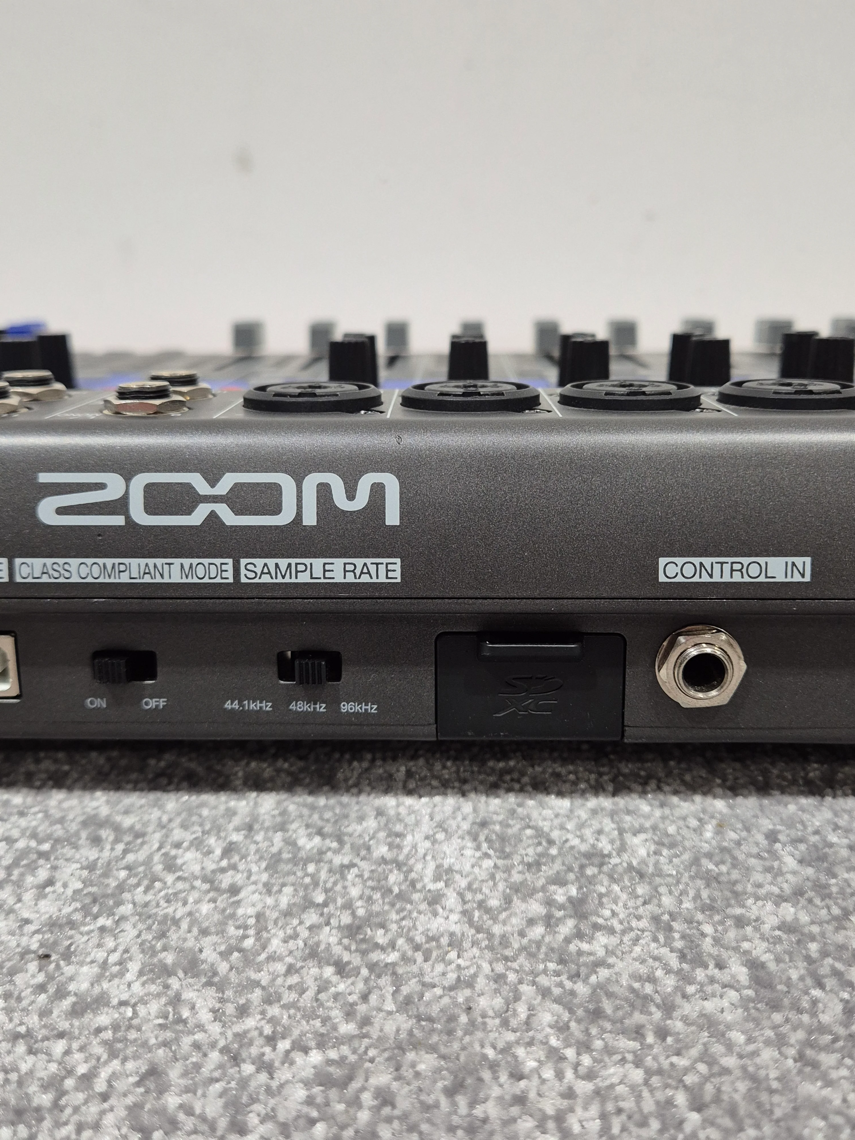 Zoom LiveTrack L12 - Digital Mixer and Multitrack Recorder w/ Original Box - Image 8