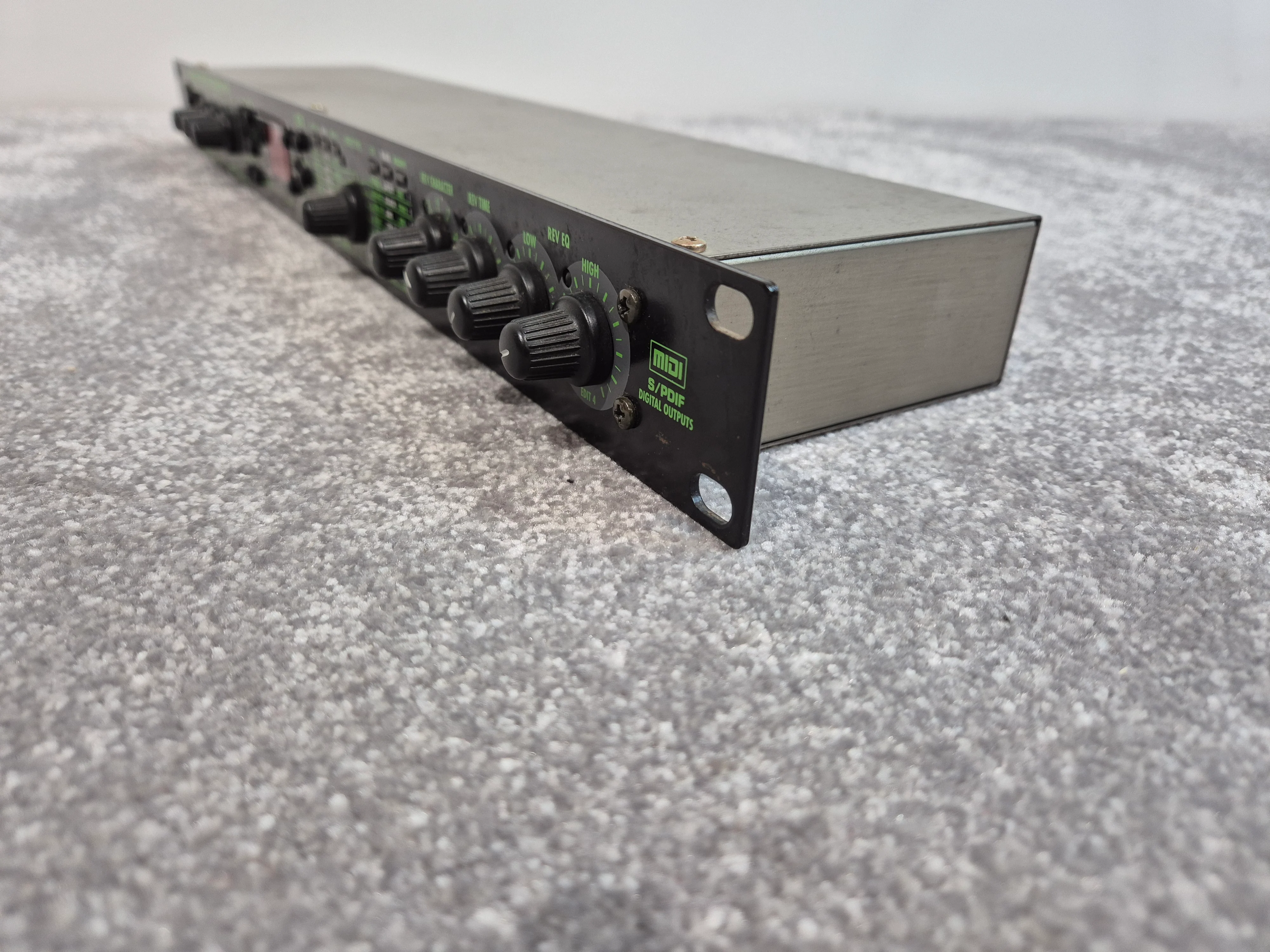 Zoom RFX-2000 - Digital Reverb And Multi-Effects Processor - Rack Mounted - Image 10