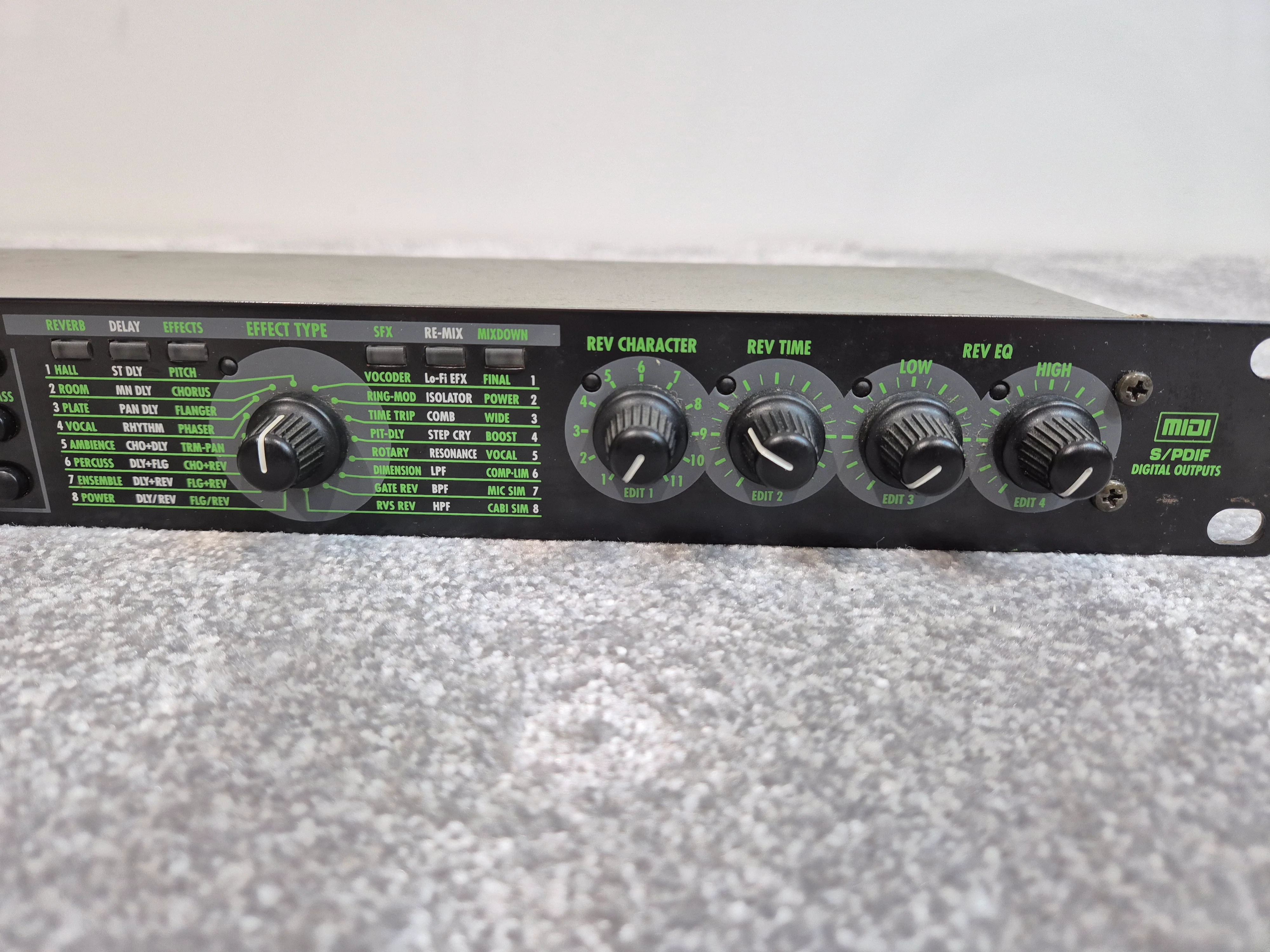 Zoom RFX-2000 - Digital Reverb And Multi-Effects Processor - Rack Mounted - Image 3